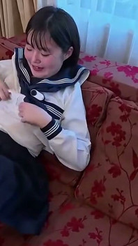 Koledzy z klasy w prawdziwym życiu po raz pierwszy próbują lesbijskiej gry - podwójna przygoda dildo