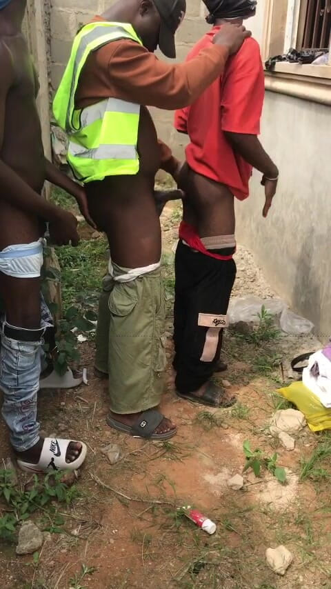 Sexylary: Мой отчим и его друг трахают меня за огороженный стеной дома