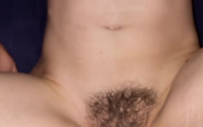 FoxMaidenPanties: Snabb spermasprut på hårig fitta bush i missionären