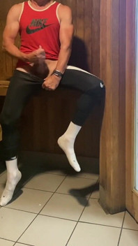 Dilf Jockdad87 is weer geil in de sauna!