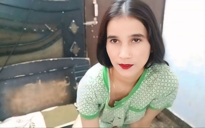 DimpledRecoil3: सौतेले पापा ने मुझे वेश्या की तरह रात में चोदा