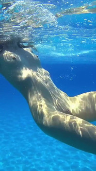 Stunning Girl Swims Nude on Public Beach
