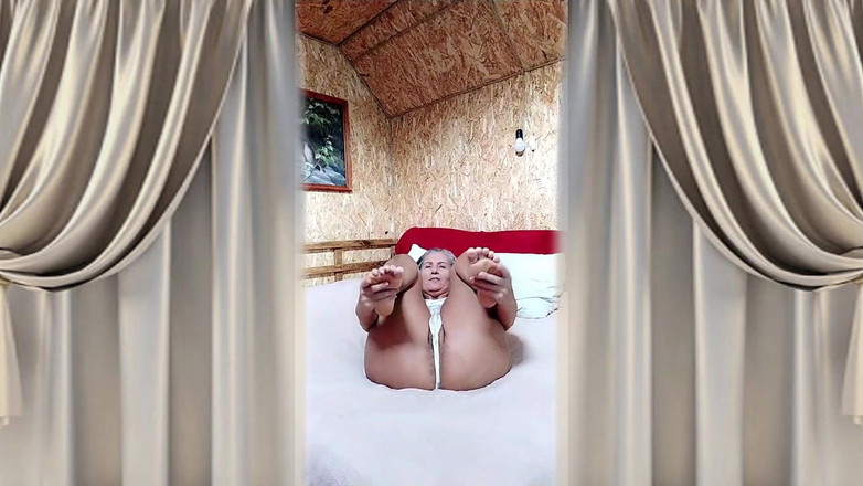 Lukerya: 热辣的家庭主妇lukerya在线聊天