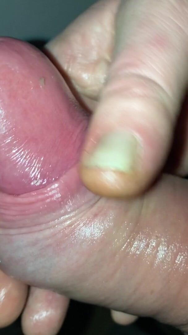 Foreskinguy: 长，抽出隆起的包皮鸡巴与射液