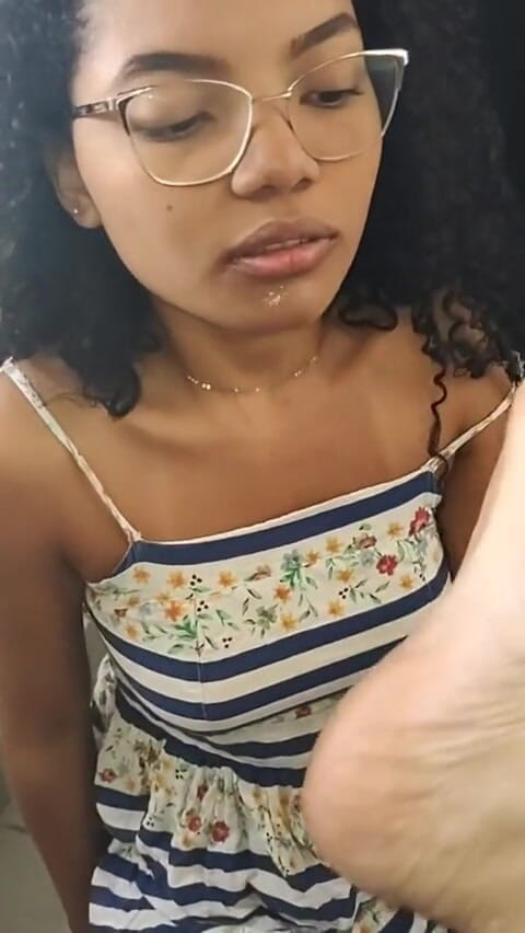 Pietro Montoya: Pasierbica moja posłuszna czyści stopy językiem i pije cały mój...