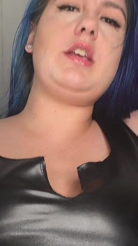 POV-ball-busting, pegging in und aus keuschheit, verehren brüste und verschwitzte achselhöhlen, während sie deine eier schlagen, um deinen orgasmus zu verdienen