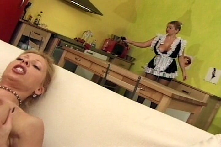 Filles Francaises: 얼굴 사정할 때까지 애널 섹스하는 거유 프랑스 하녀 밀프