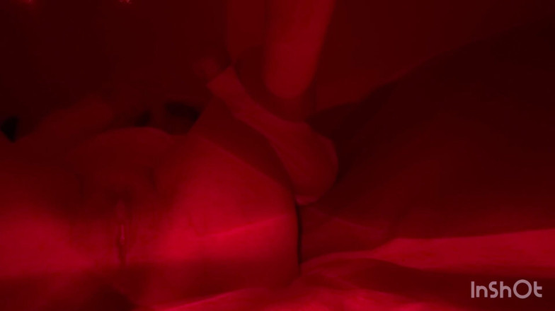 KapkanAruniCouple: Kleine stiefzus bereidt haar poes voor.