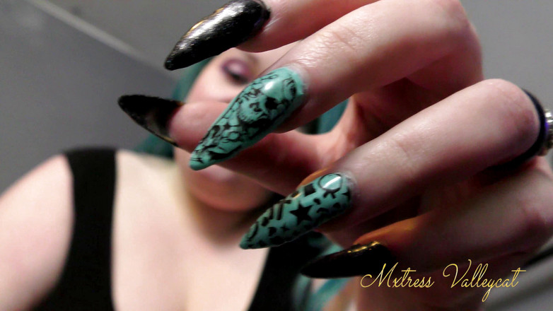 Mxtress Valleycat: Mesmerised by my long nails