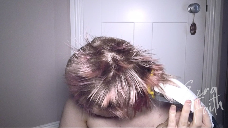 Ezra faith: Zeta delta bald: iniziazione sorority shaving - fede di ezra