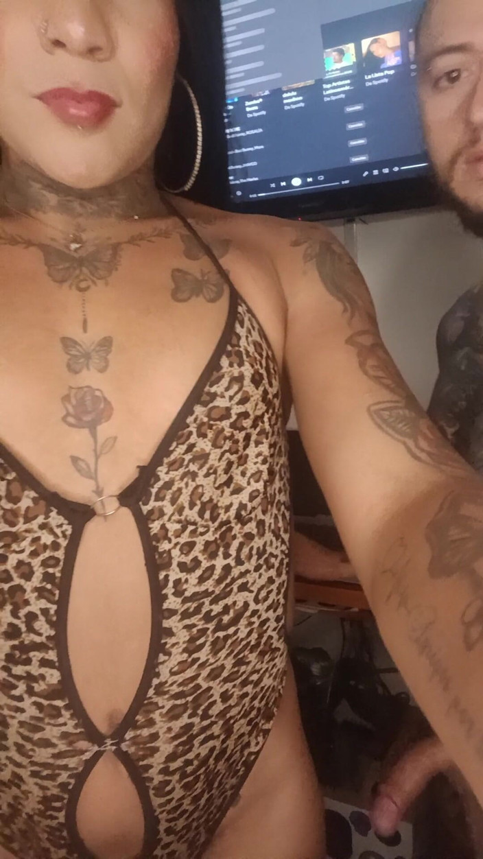 Vikingoazul: Prostituta trans está dando palmadas, quero transar com ela