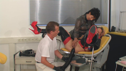Rubber & Clinic Studio - 1ATOYS: 2 con đĩ cao su - chơi nắm tay vui vẻ trên...