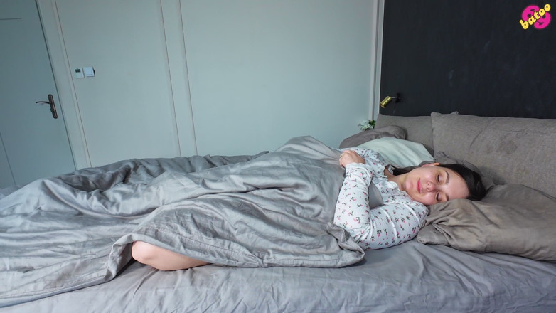 beauty_and_the_other_one: Vidéo maison réelle, une femme sexy se masturbe sa douce...