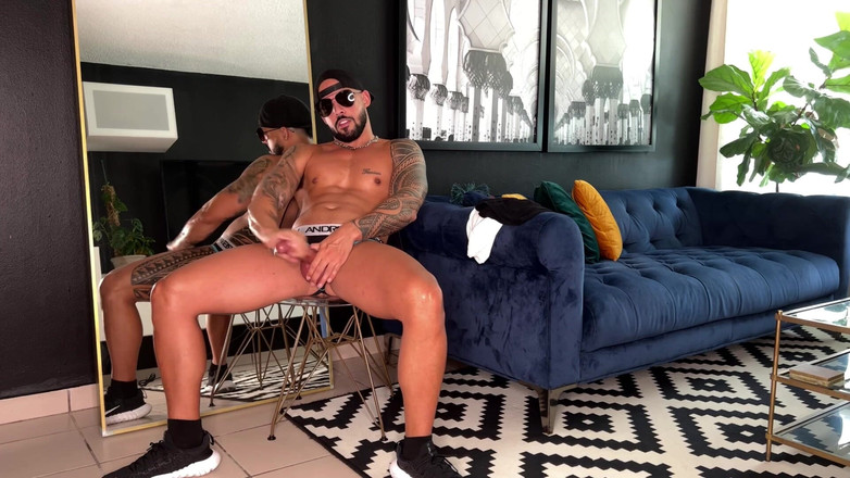 ortizjona: Je pompe mes tétons avant de frapper les barres à la...