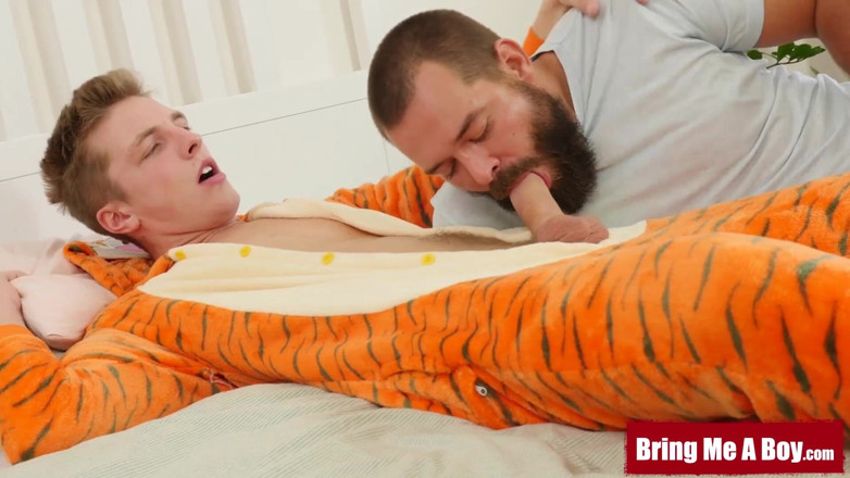 Daddy On Twink: BRINGME BIEN SE SENT DÉJÀ