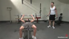 健身房壮男