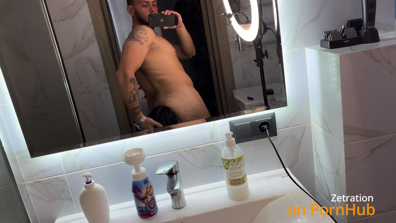 Zetration: Náhodně špehoval mého přítele ve sprše, ale neměl rád hardcore milf...