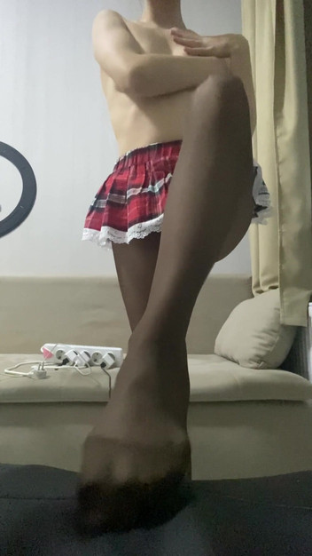 teenstep: Awek remaja manis dalam pakaian ketat dan skirt