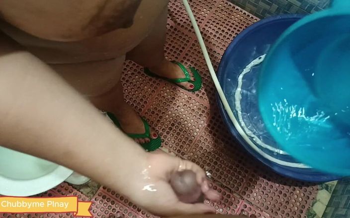 Chubbyme Pinay: Cô ấy nóng bỏng đến mức cô ấy rửa âm hộ của mình trước để...