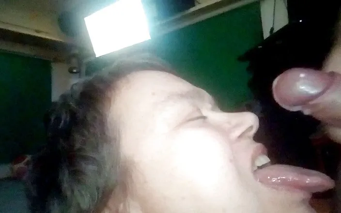Sex hub couple: Big cumshot into Jen's hot mouth