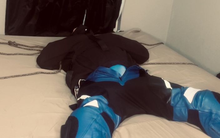 GearJock69: Trai trẻ xe máy bị mắc kẹt và tức giận:...