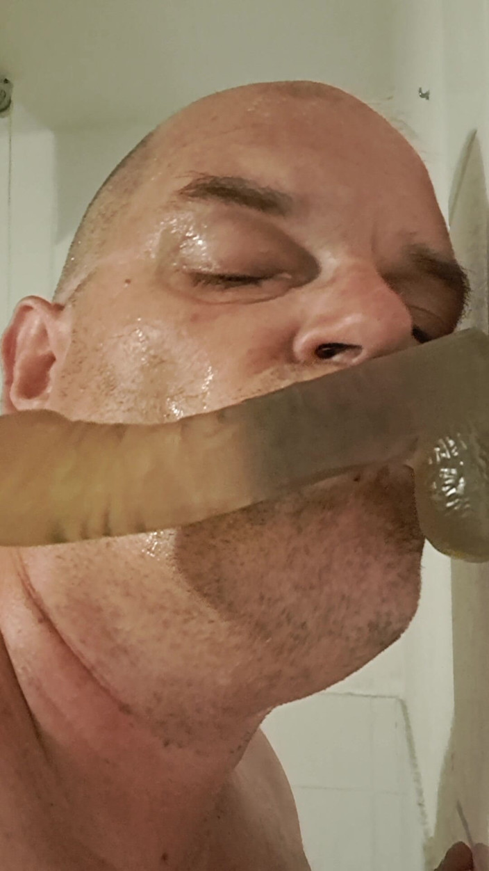 Fickspecht: Blaas- en zuigoefeningen onder de douche...