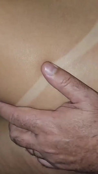 Mon Cocu a Mis Du Lubrifiant Sur La Bite Du Mangeur Pour Qu’il Me Mange Le Cul - Femme Sexy En Anal