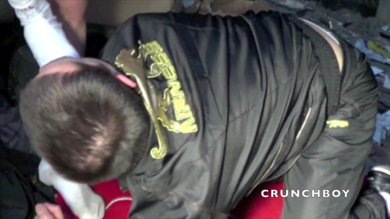 Crunch Boy: Açık havada twinks ile inanılmaz gırtlağına kadar alma