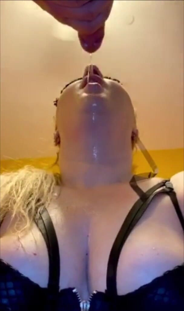 The Kinky Latex Couple: Писяння, частина 1