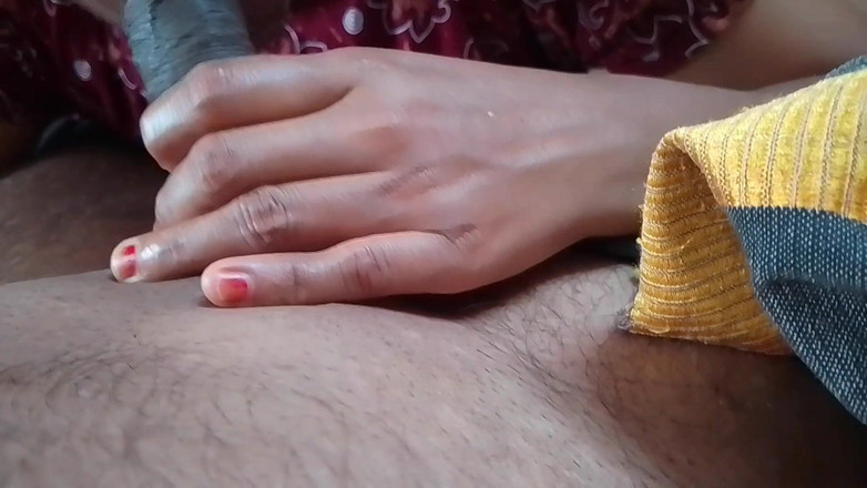 Bijukumar: Indická vesnická dívka si dává manželův penis do pusy