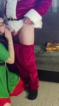 Sexy Hot Mature MILF Suck Fat Santa Cock
