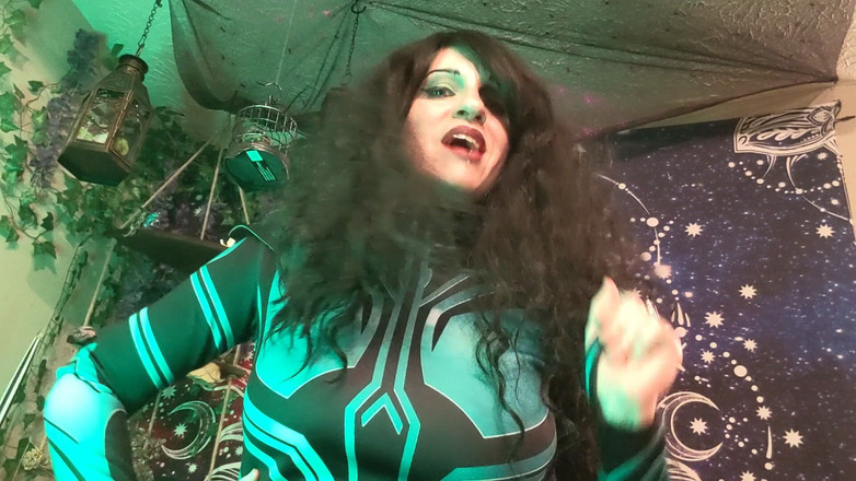 Geeky Femdom: Hela vernietigt Captain America