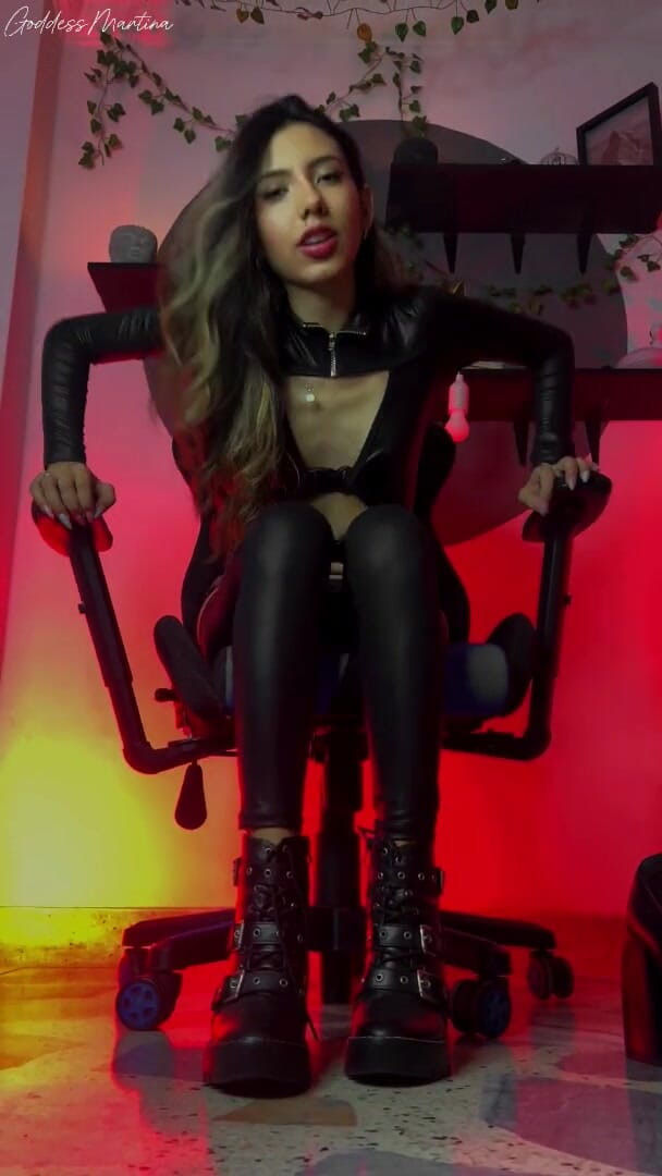 MartinaMagni: Testa dina bootlicking färdigheter