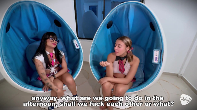 Pelaje mix: 高校のいじめっ子が大きなチンコで私たちを感心させようとしていて、成功した。私たちは彼の温かく新鮮な精液を手に入れた