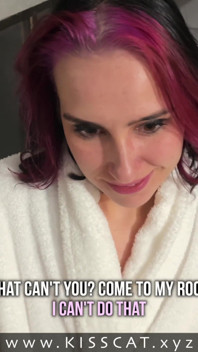 Zvedl brunetku na hotelových schodech a dostala kouření a žhavý sex v pokoji