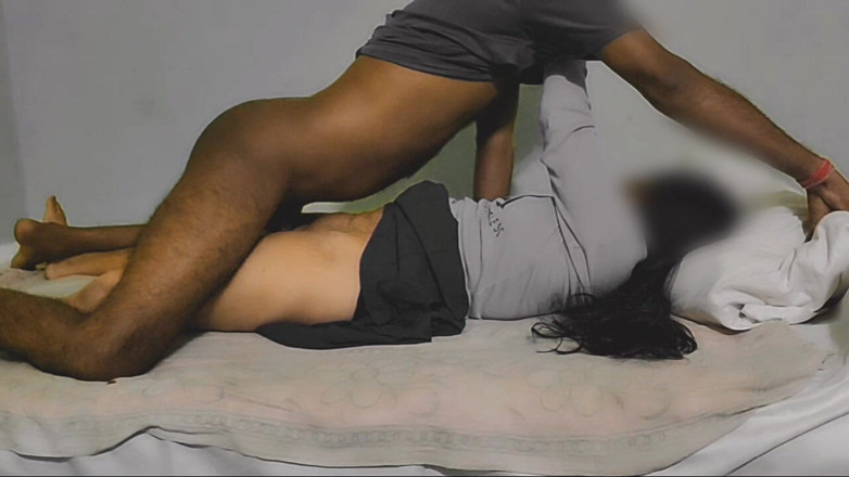 Housewife 69: ganv ka jora din men kaamuk seks