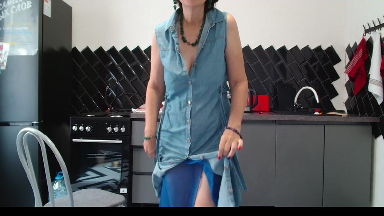 ANGELA_LADY: Zralá MILFka, která má 52 let, má prst zaseknutý v zadku