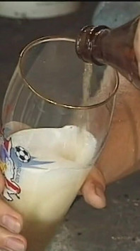Aquele mecânico sujo me fodeu de quatro com seu grande pau duro
