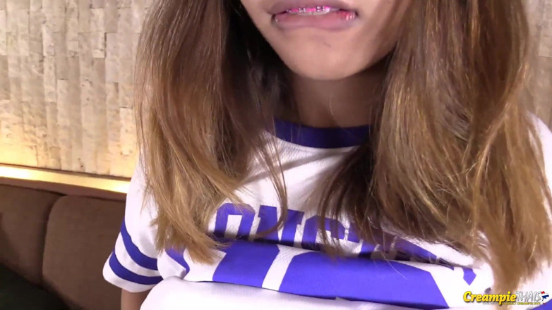 Creampie Thais: 18歳のKittikorn初めての中出しセックスビデオ
