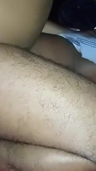 Hintli kız götünü ve amını sikiyor sıkı anal göt deliği
