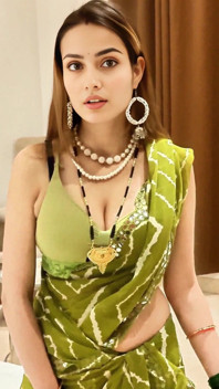 mujhe bahkaane ke baad main apne dost ki hot mammi ko chodta hoon. hindi men