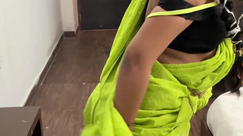 desi_babe1234: Desi Indian MILF Bhabhji with Big Ass in Saree Fucks...