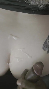 En primer plano - rapidito bbc interracial grandota se inclinó y corrida en qos tattoo