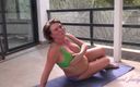 Aunt Judy&#039;s: Mătușa - amatoare țâțoasă Jojo de 43 de ani face yoga pe terasă
