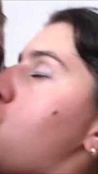 Lesbická akce se sexy blondýnou a brunetkou