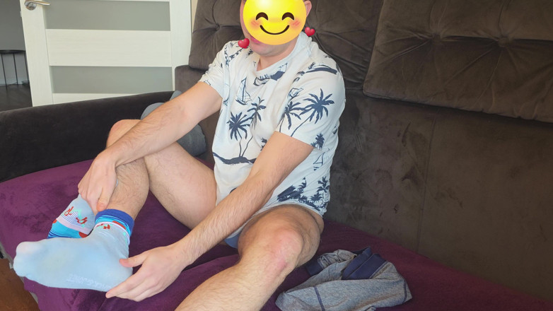 ShyCummerBoy: Striptease într-un tanga transparent