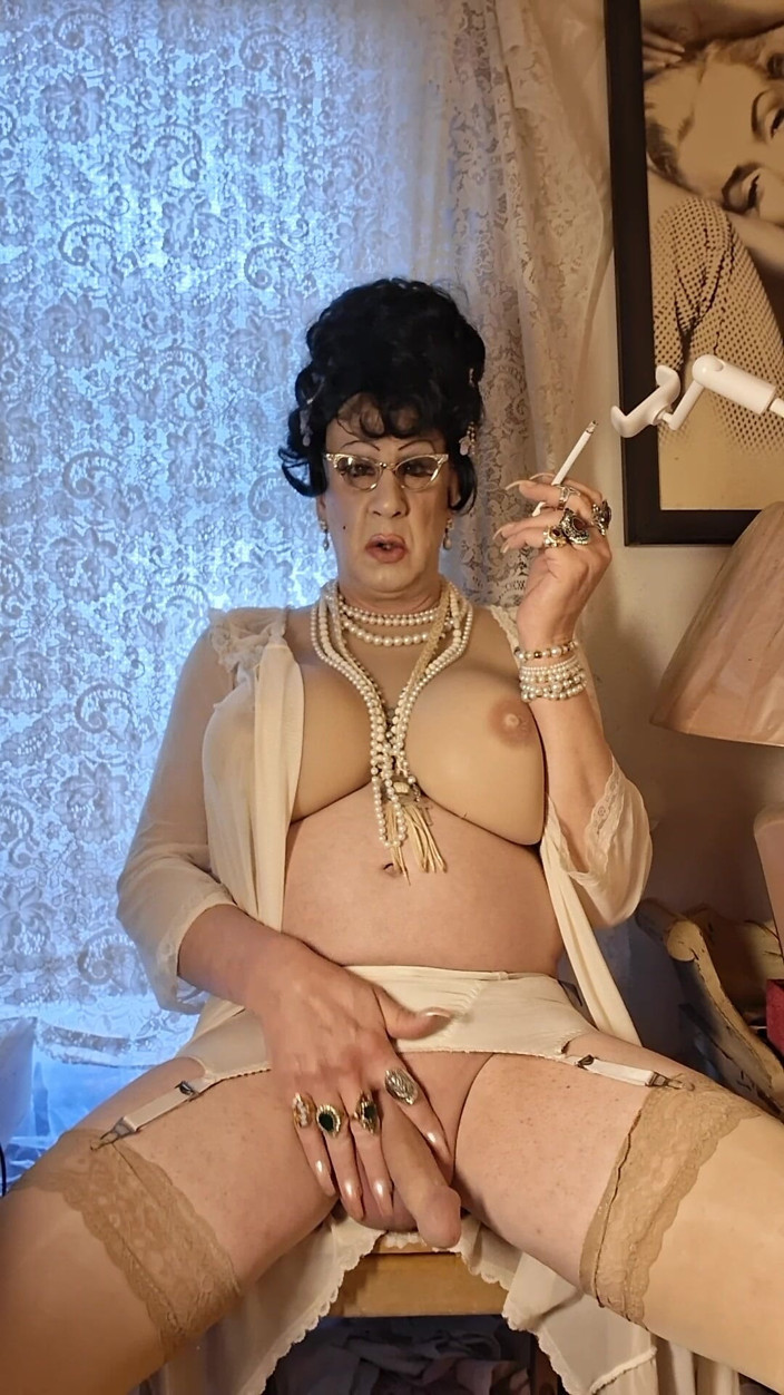 Mshollbrook: Ms Hollbrooks Pussy