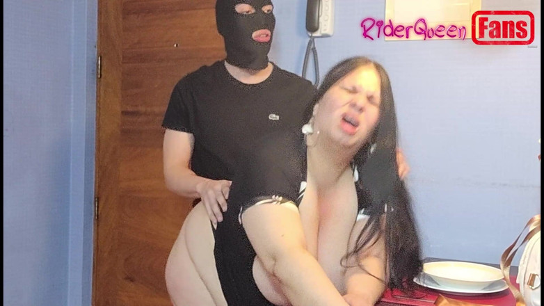 Riderqueen: Fanouškovská videa: Maskovaný mladík mě šuká v jídelně