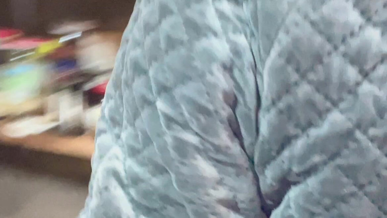 sweethanajapanese: Pisciare piccola figa pelosa nel Moring