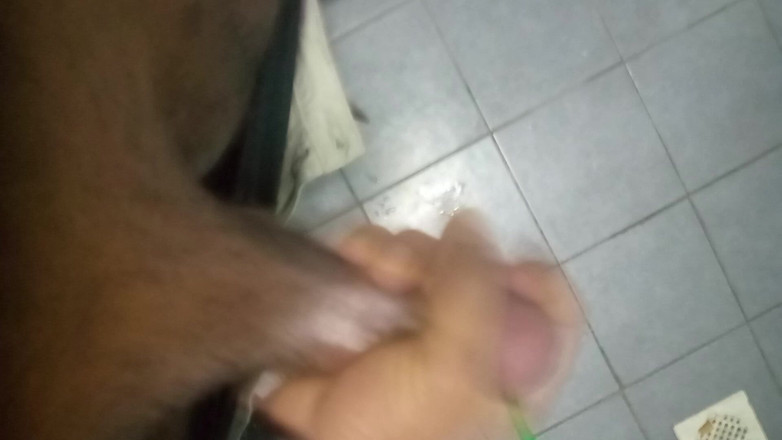 A Ovi: Masterbation în baie